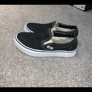 Classic Slip on Black Vans